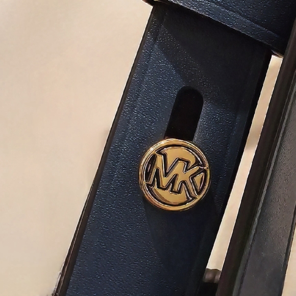 MICHAEL KORS Downtown Astor Large Pebbled Leather Shoulder Bag- Blue - Picture 3 of 7